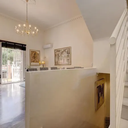 Traditional Townhouse, 4 Bed With Terraces And Private Bbq Semesterbostad Benalmádena
