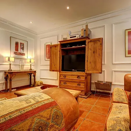 Feriehus Traditional Townhouse, 4 Bed With Terraces And Private Bbq *