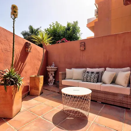 Traditional Townhouse, 4 Bed With Terraces And Private Bbq *
