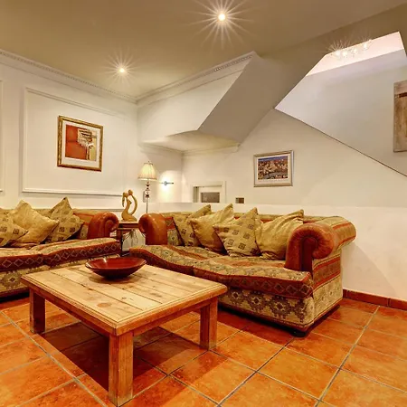 Feriehus Traditional Townhouse, 4 Bed With Terraces And Private Bbq *