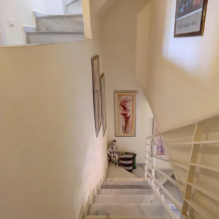 Traditional Townhouse, 4 Bed With Terraces And Private Bbq *