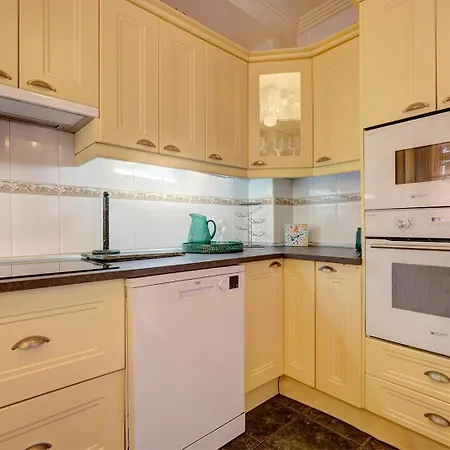 Traditional Townhouse, 4 Bed With Terraces And Private Bbq Benalmadena