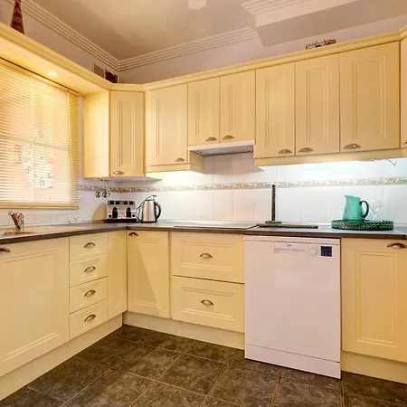 Feriehus Traditional Townhouse, 4 Bed With Terraces And Private Bbq *