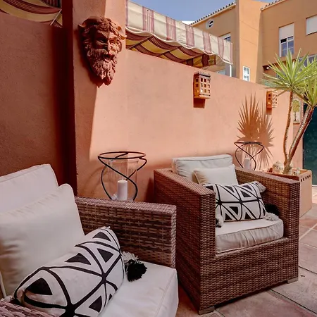 Traditional Townhouse, 4 Bed With Terraces And Private Bbq Feriehus Benalmádena