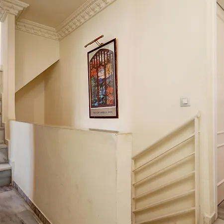 Traditional Townhouse, 4 Bed With Terraces And Private Bbq